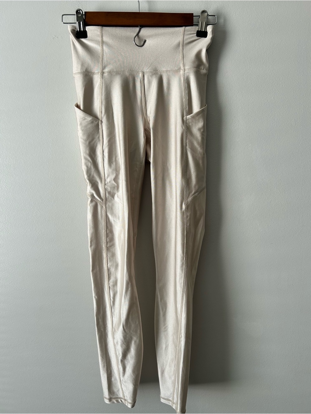 Fabletics High-Waist Cream Active Leggings with Side Pockets XXS
